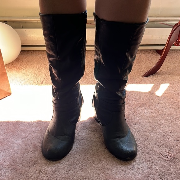 Refresh black leather boots size 8 - Picture 2 of 4